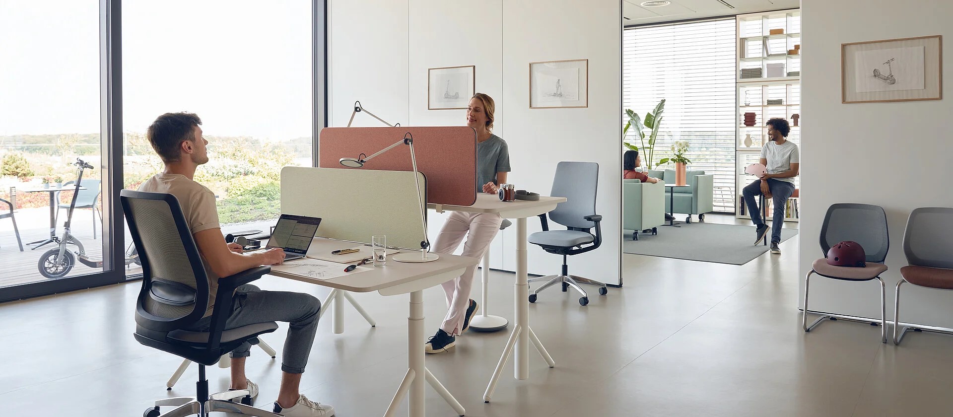 Zdrowie w biurze: dlaczego regulowane biurko to inwestycja w dobre samopoczucie?