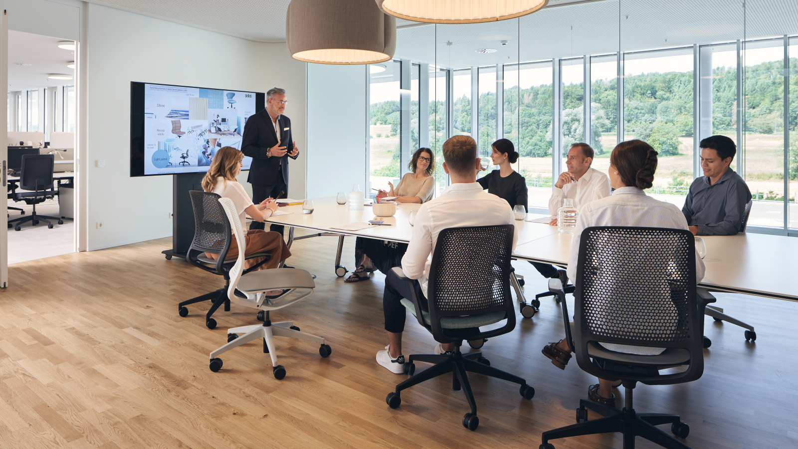 Krzesła i fotele konferencyjne - wygoda, która decyduje o efektywności spotkania